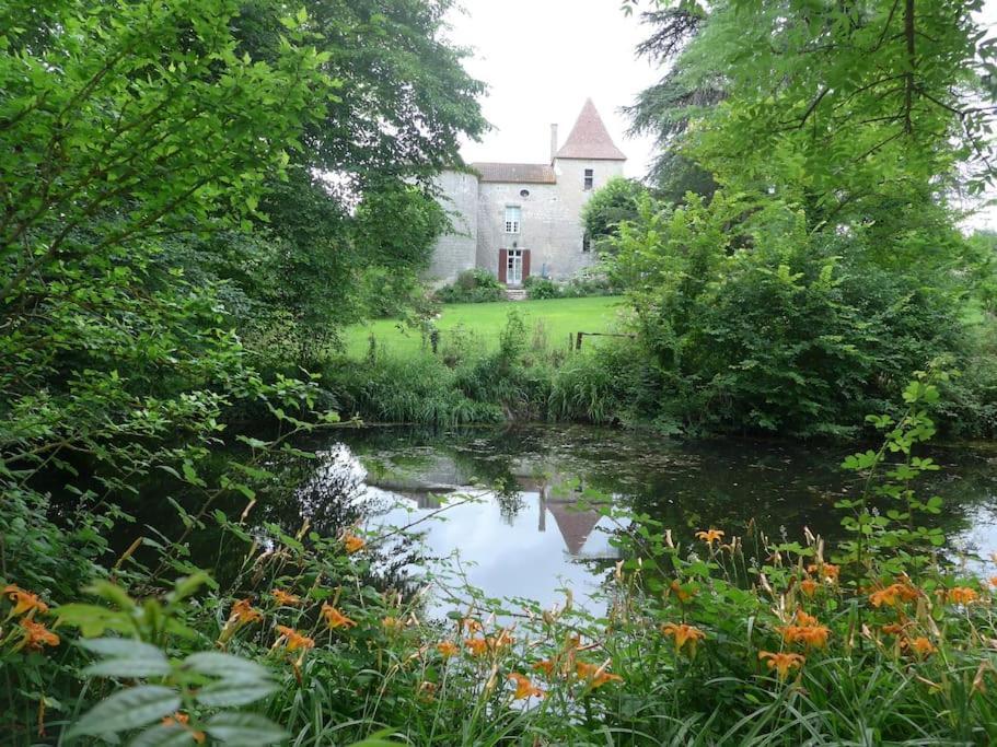 Chateau Barayre - Beautiful 12Th Century Castle With Pool And Large Garden Laussou 外观 照片