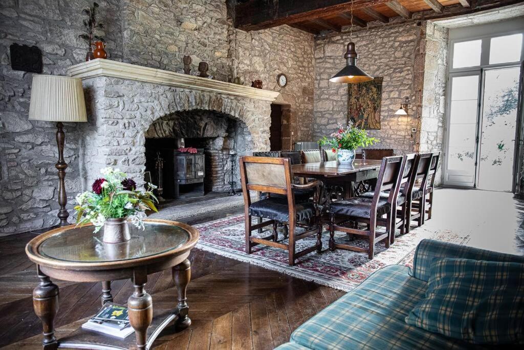 Chateau Barayre - Beautiful 12Th Century Castle With Pool And Large Garden Laussou 外观 照片